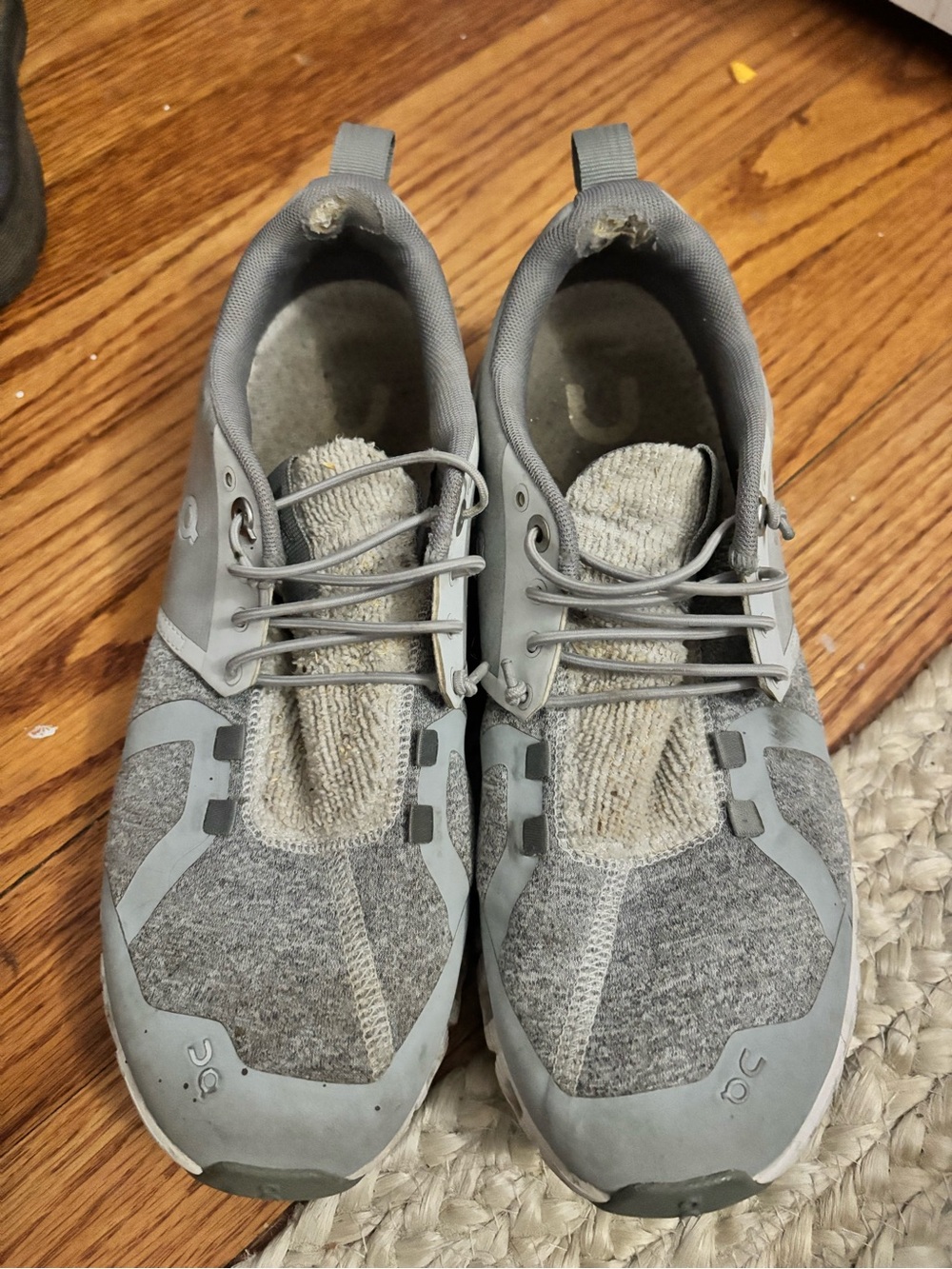 Size 8 Women's Grey Knit-Panel on cloud Lightweight Sneakers see pics for wear